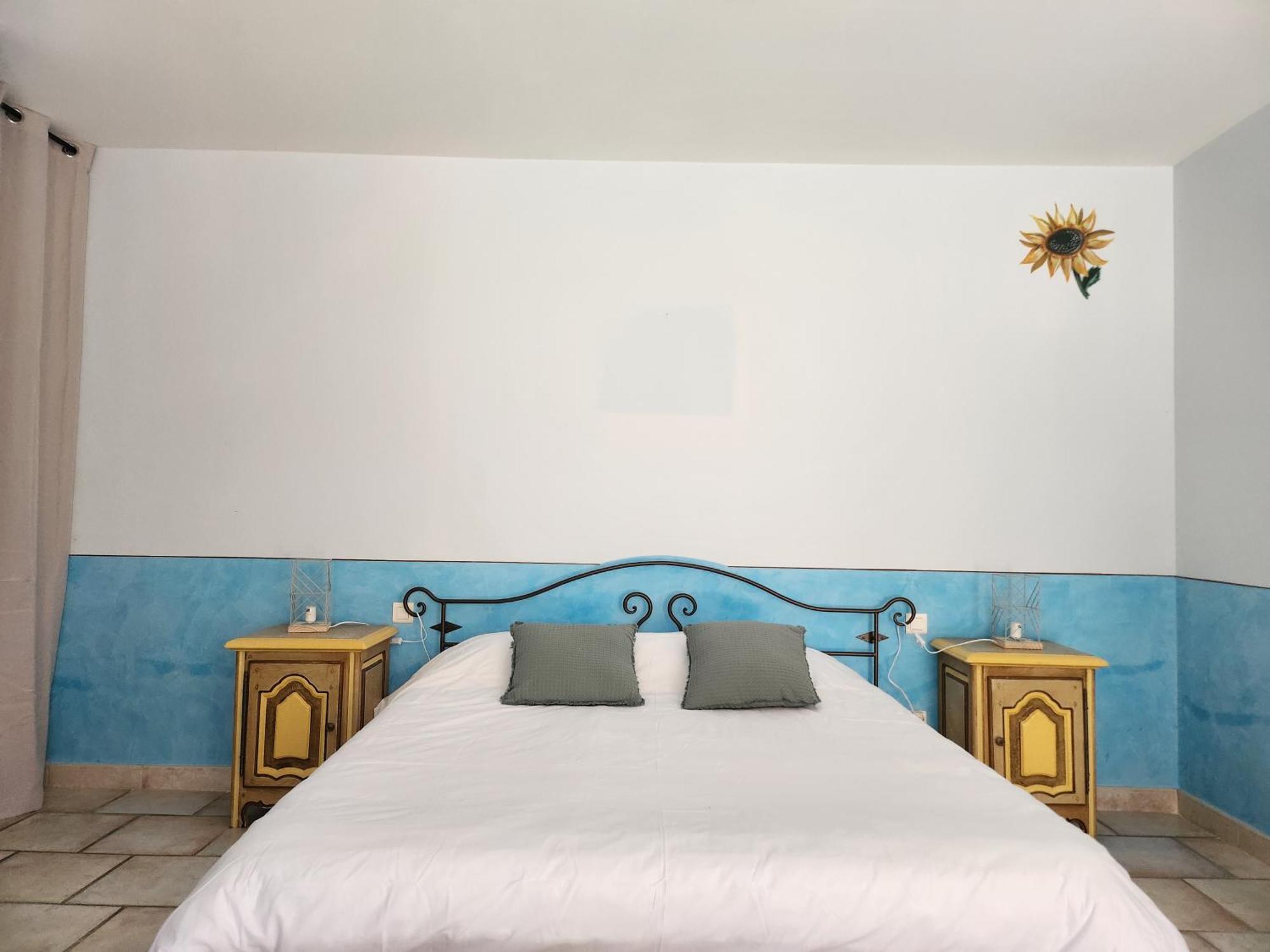 Bed and Breakfast Domaine Les Gendalis Saint-Saturnin-lès-Avignon Exterior foto