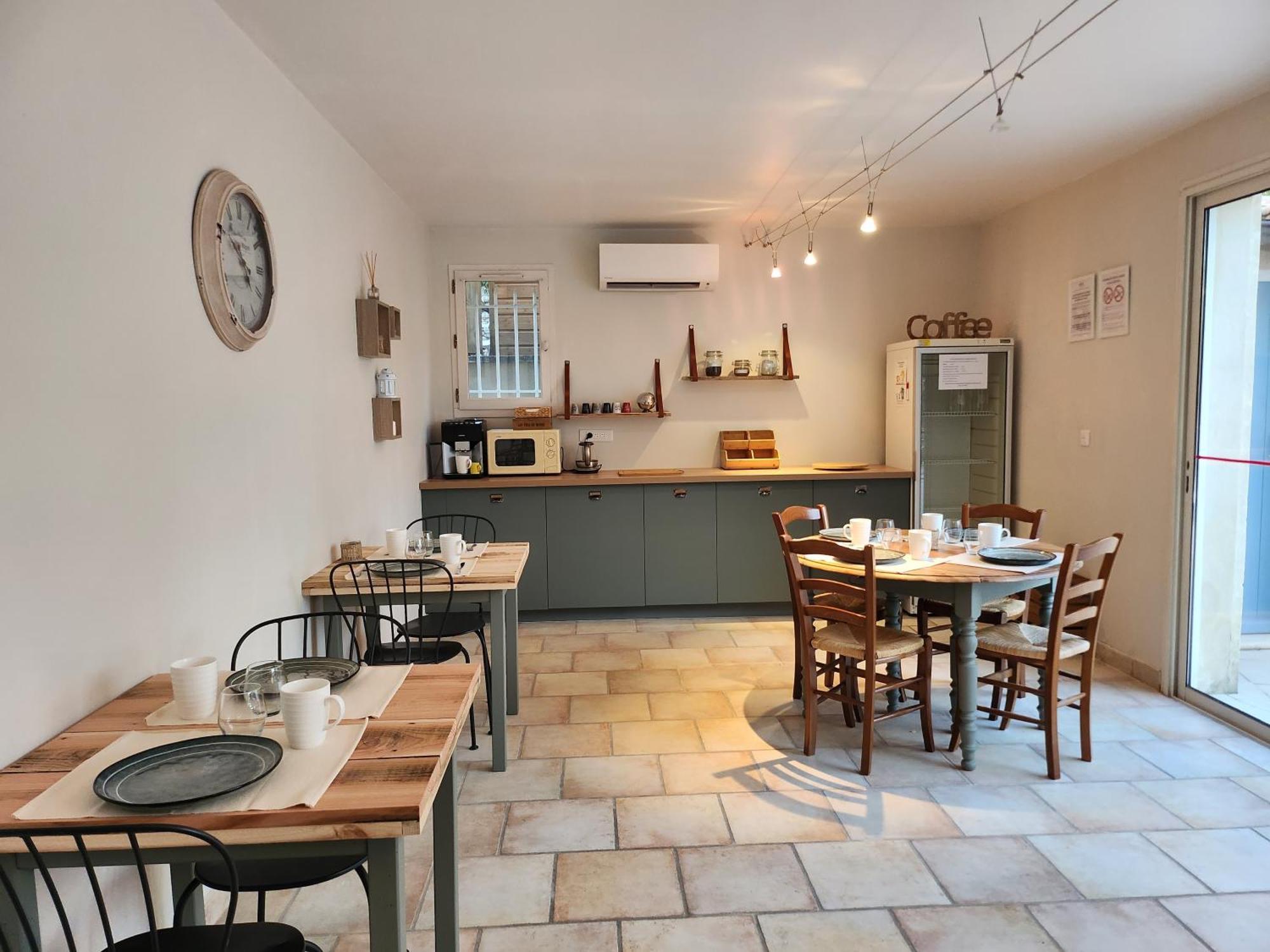 Bed and Breakfast Domaine Les Gendalis Saint-Saturnin-lès-Avignon Exterior foto