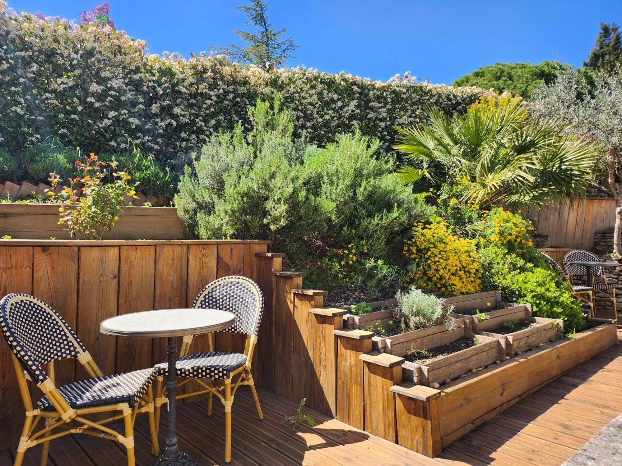 Bed and Breakfast Domaine Les Gendalis Saint-Saturnin-lès-Avignon Exterior foto